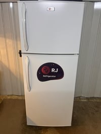 للبيع ثلاجه حجم كبير جديده جدا السعر 350الف 07843577018