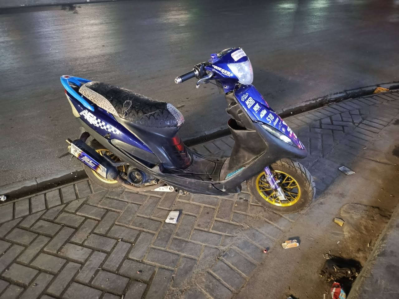 دراجة ماكس عدلة للبيع شغال سلف وهندر بس عوزهة شخاطة السعر ٣٥٠ مكان بغداد المشتل الشراي يتصل عل رقم ***********
