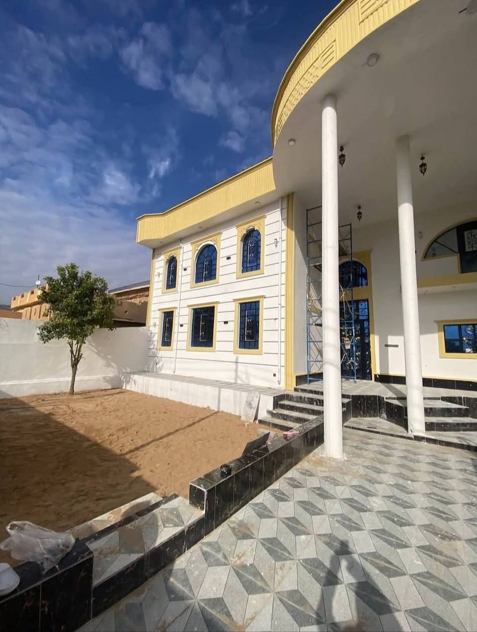 دار للبيع موقع مميز خلف العيادات
للبيع بيجي حي العصري موقع مميز خلف العيادات مباشرةً خلف مجمع الطواف مقابل حديقة قرب المستشفى وشارع روتانا
طابو ملك 
مساحة البيت 300م   
طابقين الطابق الاول بلوك والطابق الثاني طابوگ
الدار متكون من كراج وحديقة و 5 غرف نوم كبار
واستقبال ومطبخ 
 سحب مغربي البيت بالكامل 

#للأستفسار

***********

#السعر
155 وبي مجال
