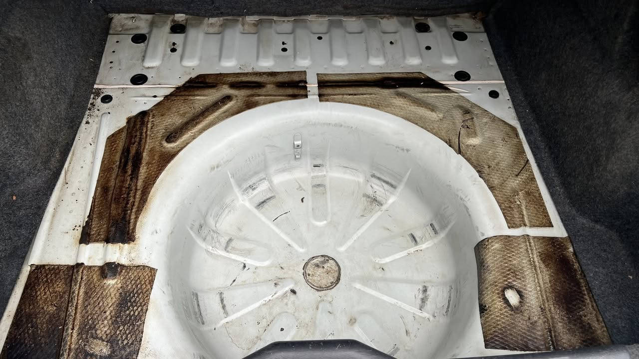 السلام عليكم 
سمند موديل 13 كرستال 
مكفولة من الضربة والصبغ  والتكحيل ع البلاد من الداعمية  للدعاميةفقط بيها طخة صغيرة عالبارد 
محرك  بالصندوك جديد لا تنقيص ولا تبخير بشرط كير تبريد صدر كلة مكفول مابيها نقص برغي سيارة جديدة 
دوشمة شاشة كاميرا على اخر حبايةكبل للشارع
او وين ميعجبك افحص
بأسمي رقم بغداد شرط التحويل ثاني يوم
سعر 
(58) او بيها مجال قليل 
عنواني بغداد الحرية
***********
