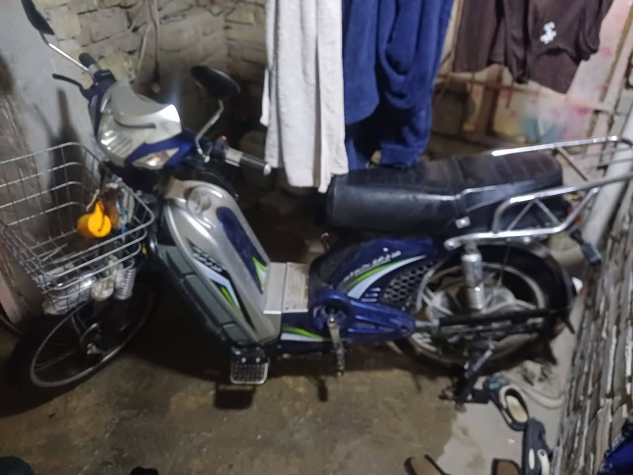 دراجه شحن للبيع بسعر (675)
مع جادر مطري 
الرقم (***********)
