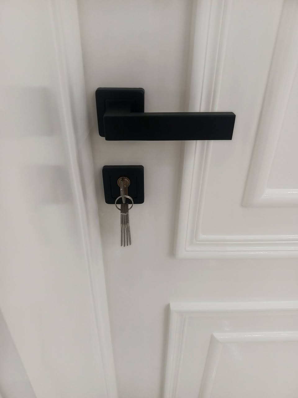 نجارة علي العبيدي للاثاث الحديث ابواب غرف شبابي غرف نوم مودرن مطابخ ديكورات حسب الطلب الزبون للاستفسار ها ***********
