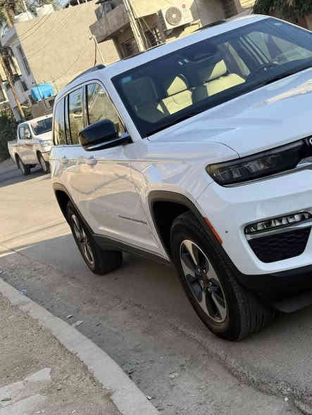 السلام عليكم 
جيب موديل 24 بلكن هايبرد 
ماشيه 21 الف 
داخل بيجي السياره جديده 
كلين بدون قطره صبغ

السعر 34 الف وبيها مجال بسيط 

***********
