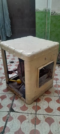 حجم صغير ماطور وتر بم شغال كلشي مابيها وبرودتها ثلج وسريعه بس بيها زرف...