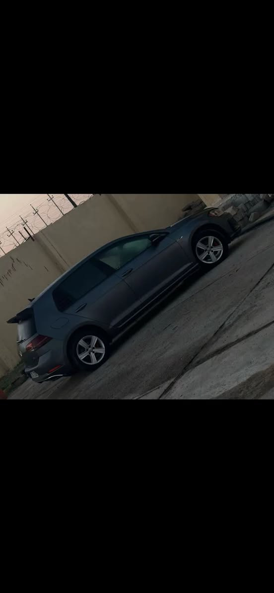 السلام عليكم 
كولف موديل 2021
محرك 14 تيربو 
ضررها 3 قطع 
  شواصي سليمه
كير8 نمر محرك جديد  اديرلها بس 
محسن ودهن اصلي 
شاشة لمس كبيرة تدعم (Apple CarPlay / Android Auto).
كشنات تدفئه 
كشنات كهربائي
تحكمات ستيرن 
تحديد سرعه 
كاميرا
هزه جديده 
سنويه 2027
رقم اربيل انكليزي
***********
