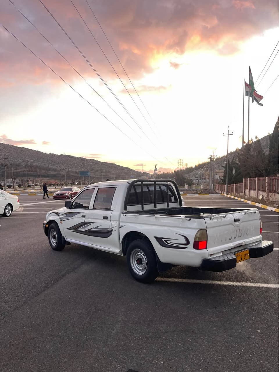 مسته‌ربۆشی 
٢٠٠٤
به‌خ 
جام كاره‌بای 
علوج 
سێ پارچه‌ بۆیاغ
پێشی كه‌پس 
سه‌یاره‌كه‌ توندوتۆلی 
گێرومه‌كینه‌
تایه‌ 
هه‌مووگیانی به‌شه‌رت 
شوێن  رانیه‌
٤٩$
*********** رانية, السليمانية
