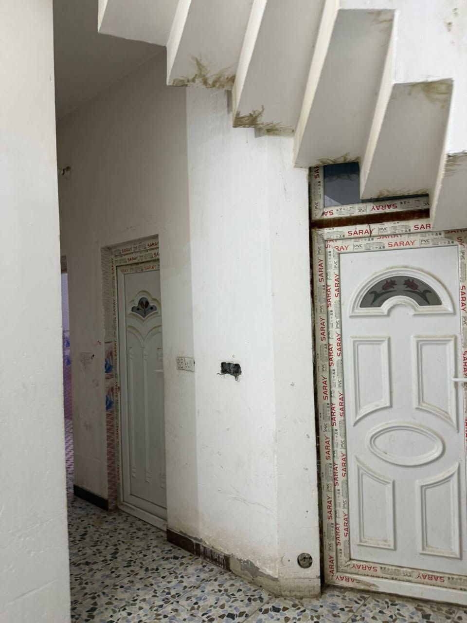 السلام عليكم
بيت للبيع مساحته ١٥٠ متر في ام الخيل الرابعة شارع محطة غسل بيروت مقابل سكة القطار قرب المستوصف الجديد تفاصيل البناء غرفة نوم + صاله +مجمع صحيات +مناور عدد ٢+ استقبال +مطبخ حار بارد  +مجمع صحيات خارجيه  الطابق الثاني بي صاله كبيره فقط  بناء درجة أولى مسلح حديث  سنه ٢٠٢٠  الاستفسار ***********
