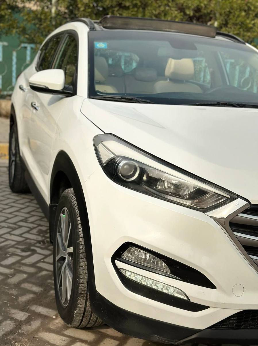 السلام عليكم 
توسان 2017 خليجي مكفولة من الضربة والصبغ  كير محرك كفالة سياره على وضع شركة تخم تاير جديد 5 ويل 
المواصفات 
بانورامة / حساس خلفي 
لايت زنون / كاميرا / تحكمات فول /  مري شفط / خمسة ويل كب / قطعتين تبريد / كشاف امامي خلفي 
/ لد امامي خلفي/ مري شفط / ثلاث انضمة قيادة 
مواصفاتها معروفة وكالة الكاصد 
السيارة جديدة وجاهزة 
مكاني محافظة ديالى
وهذا رقمي / ‏‪***********‬‏
