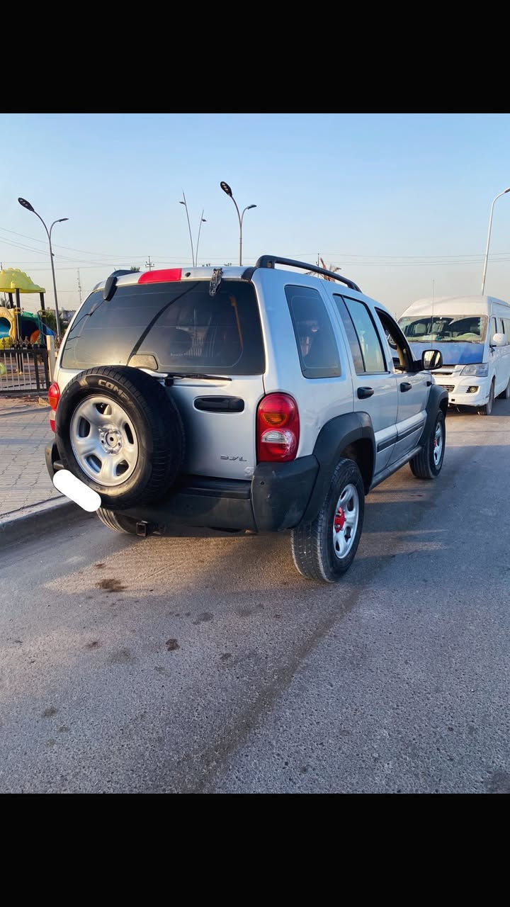 السلام عليكم : جيب ليبرتي 2007: مكينه و كير بلاد بيها صبغ قليل تجي وتشوفها بعينك وياها زوج تواير جبلي جدد..سنويتها مامنتهيه رقم جديد بأسمي شرط تحويل ثاني يووم سعرها 80 .. مكاني البصره الزبير ***********
