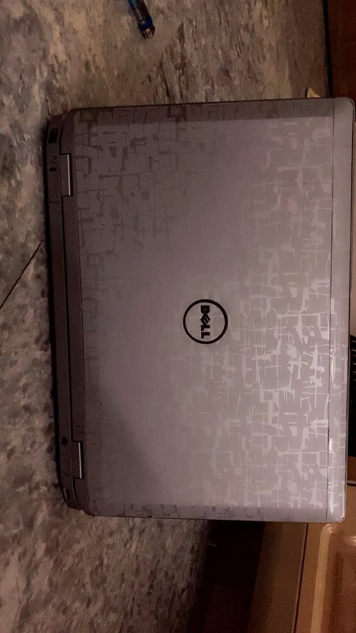 السلام عليكم  
لابتوب DELL للبيع استعمال منزلي نظيف بس يحتاج بطارية
هاي صوره ومواصفاته للاستفسار الاتصال على الرقم ***********
السعر 150 الف
