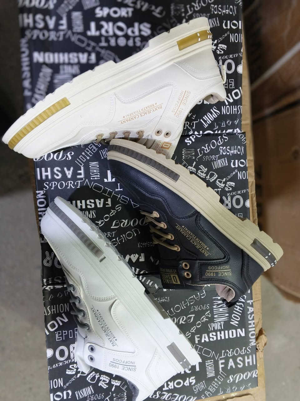 رجالي من 40 ال45 
الكارتون 30 قطعه 
اسود 10
ابيض 10
بيجي 10
السعر مناسب جدأ 
للحجز واتساب 📞 
***********
