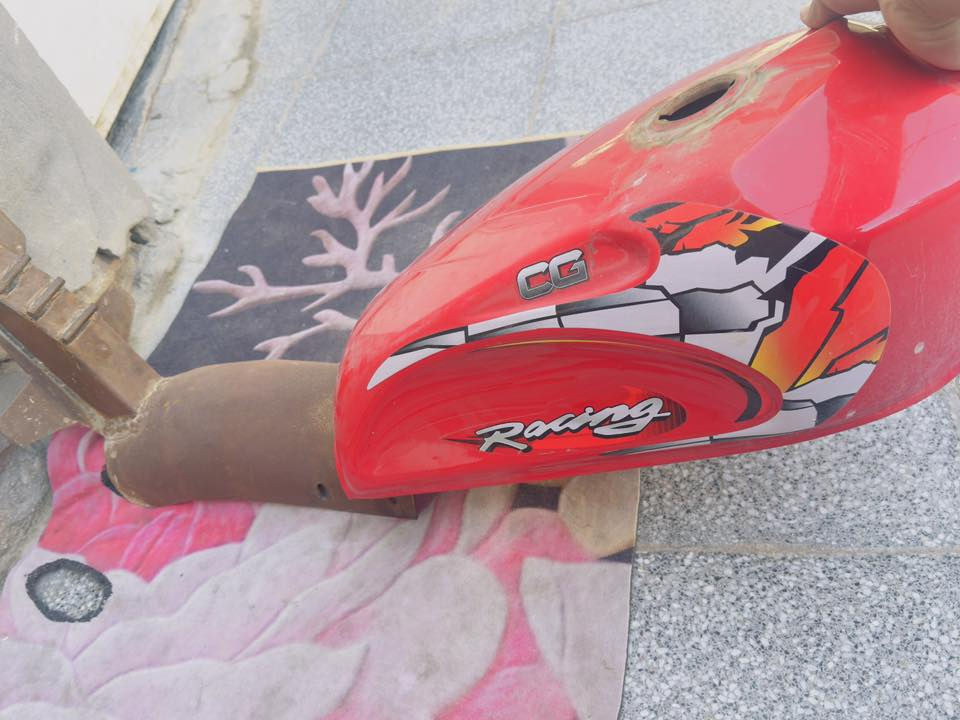 تانكي او راسطه للبيع اتانكي داخله وصخ عوزه تنضيف  صفاحيات تانكي موجوده سعره 20 بيه مجال او راسطه باكستانيه قديم شغل ثقيل 35 بيه مجال خاص ما متواجد هاذه رقمي ***********
