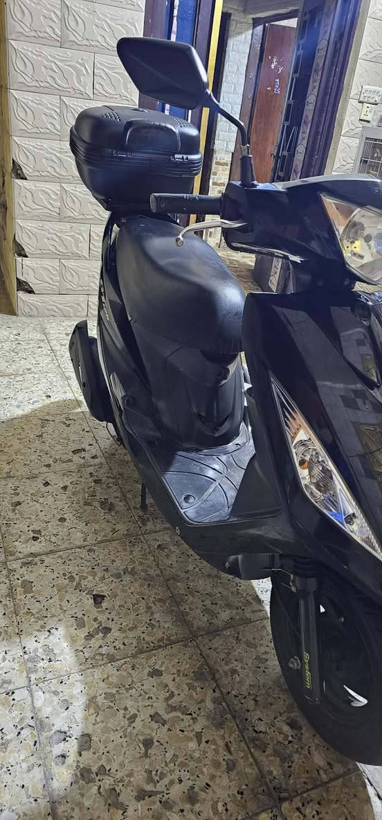 سلام عليكم 

دراجه سيام GT سوبر ياباني أصل 

الدراجه يامديل ؟ 2018

الدراجه مفتوحه ؟ مامفتوح برغي بيها وكاله 

الدراجه بيها نقص ؟ اي نقص مابيها 

صارلها شكد من طالعه ؟ صار 3 اشهر  من طلعتها من الحاويه

الدراجه طالعه من الوكيل ب اسمي لمكاتبه   

السعر  : 1200 قفل مو شراي لا تتصل اخيك 

للأستفسار : ***********

