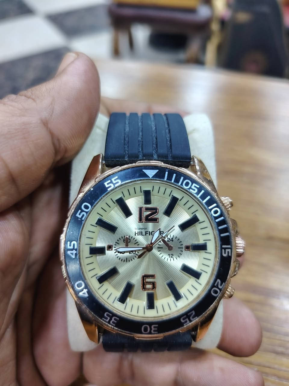 ٦ ساعات شغالات نظافه تامه من Boss. Tommy. Gt. BMW. CARRERA. CURREN
واتساب *********** العنوان ديالى خانقين يوجد توصيل
