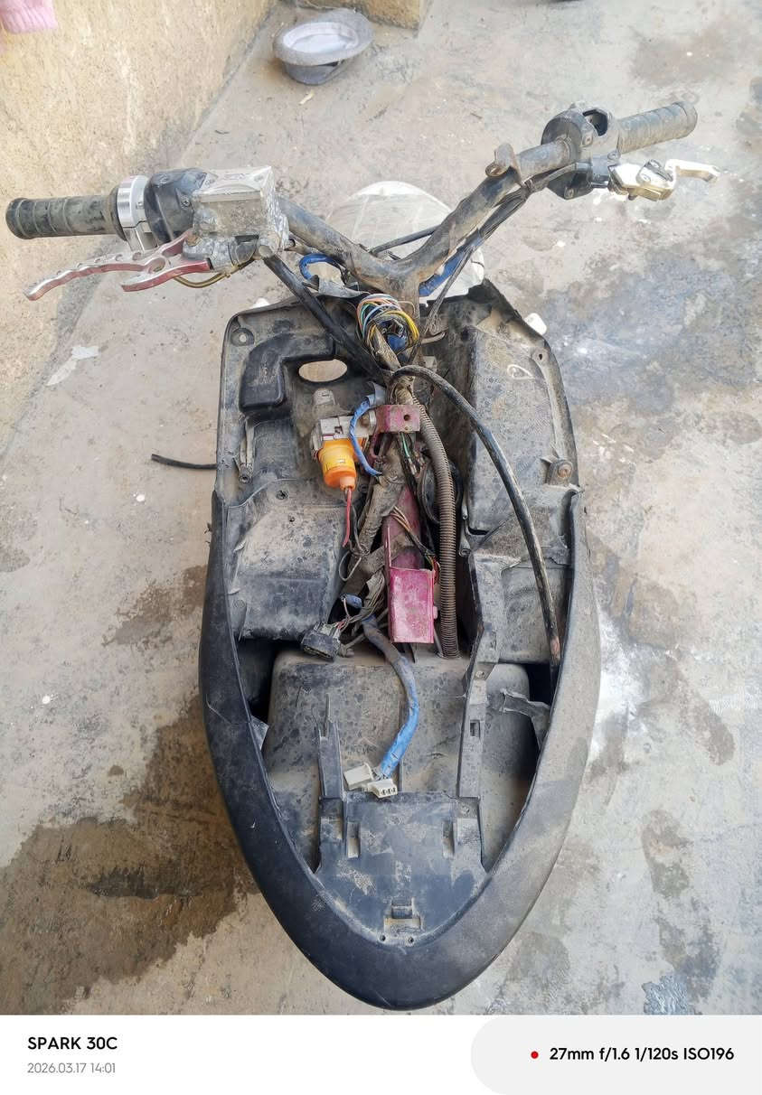 السلام عليكم شاصي ماكس عدله لون وردي سوادات وضفيره وستيرن ودبل
خلفي كامل جيب مكينه وشد سعر 150 قفل ***********
