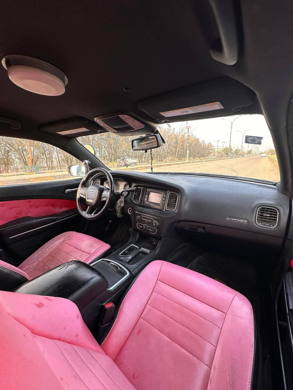 جارجر 2016 اصل بأسمي
سياره حادثه تبديل باب خلفي فقط 
والباقي كفاله 
مكينه وكير شرط 
هيمي كير 1000
حداديه 100/100
تخم تاير جديد قبل اسبوع شاده 
 ما تذب عليه الف دينار 
جاهزه 
العنوان. شطره 
***********
