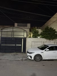 دار للبيع في  بدايه شارع المشجر للاستفسار الاتصال على 07752665557