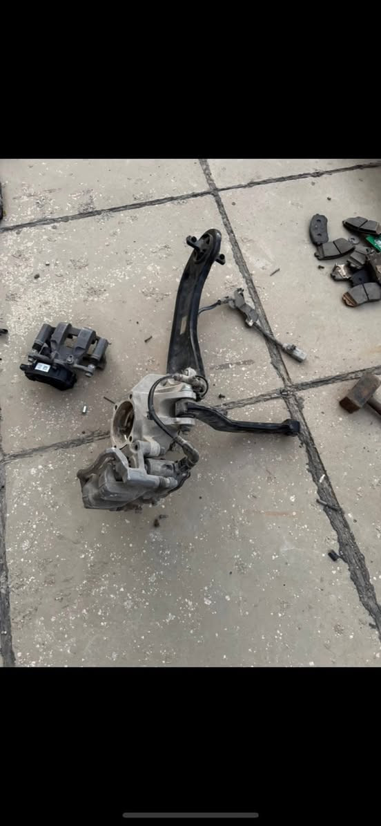 قبق صندوق  مطريات تخم مثلثة يسار جاملغ يمين وارد امريكي تفصيخ
استابكسل خلفي يسار كامل للبيع
***********
