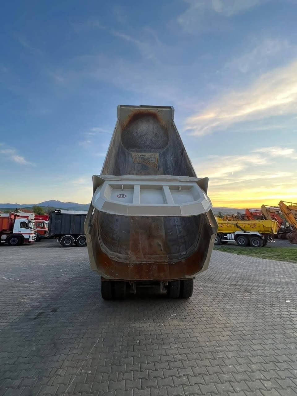 Mercedes Banz
Actros 44/48
سنة الصنع 2011
ناقل حركة اوتوماتيكي 
مجموعة جي اف 
شيال رتايدر 
عدد المحاور 5
نظام المحور 10x4
السعر 70 الف دولار 
شامل كمرك ضريبة شحن 
مدة الوصول 25 يوم بعد الحجز


**إذا كنت صاحب هذا الإعلان وتريد حذفه لأي سبب، رجاءا أرسل رسالة إلى الدعم الفني**