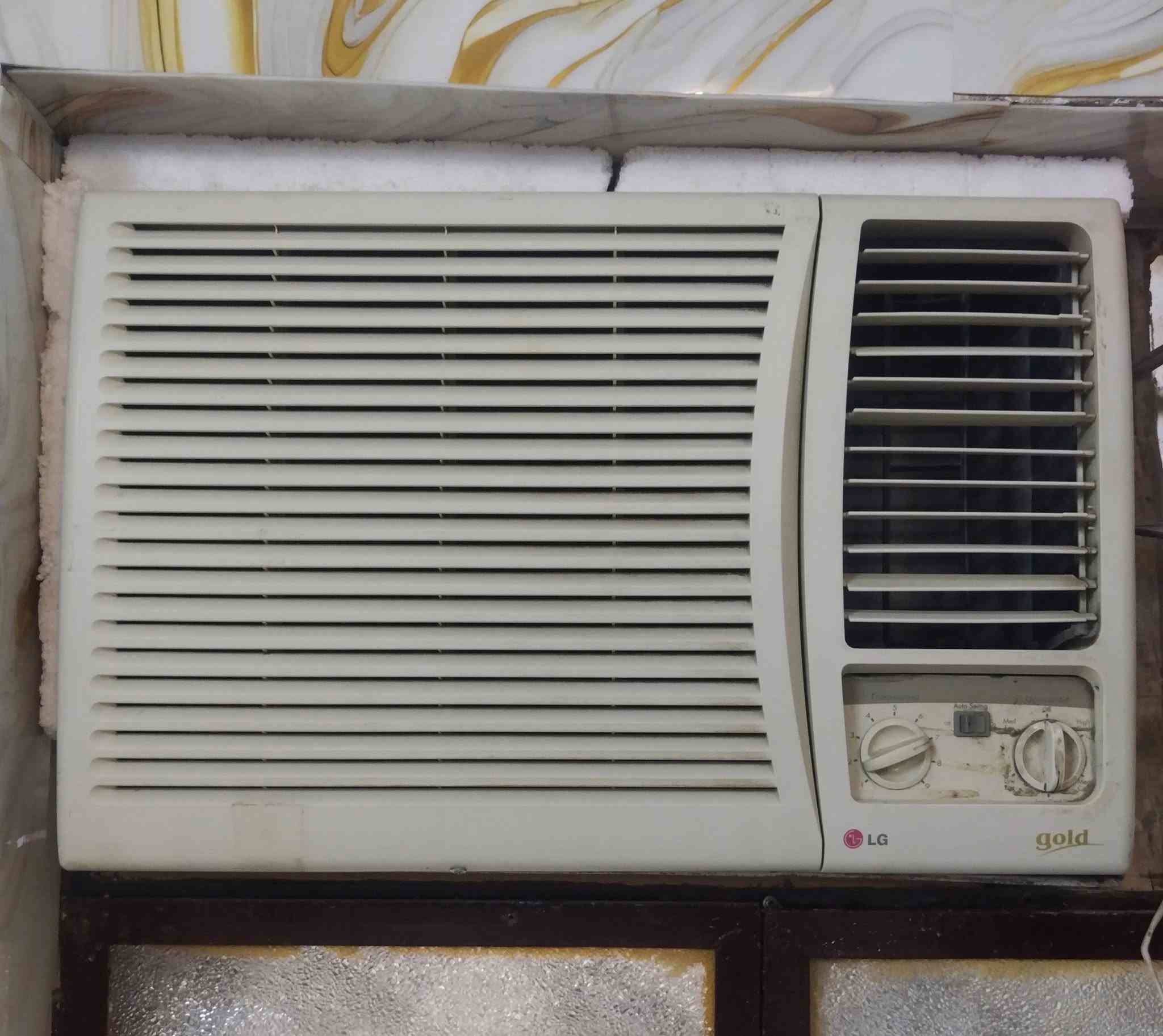 مكيف نوع ال جي طنين مال شركه برغي مامفتوح  يشتغل على مولد 5 kv للبيع السعر 250الف أو مراوس بسبلت 2 طن نظيف بغداد حي الجهاد للاستفسار الاتصال *********** بيه واتساب.....
