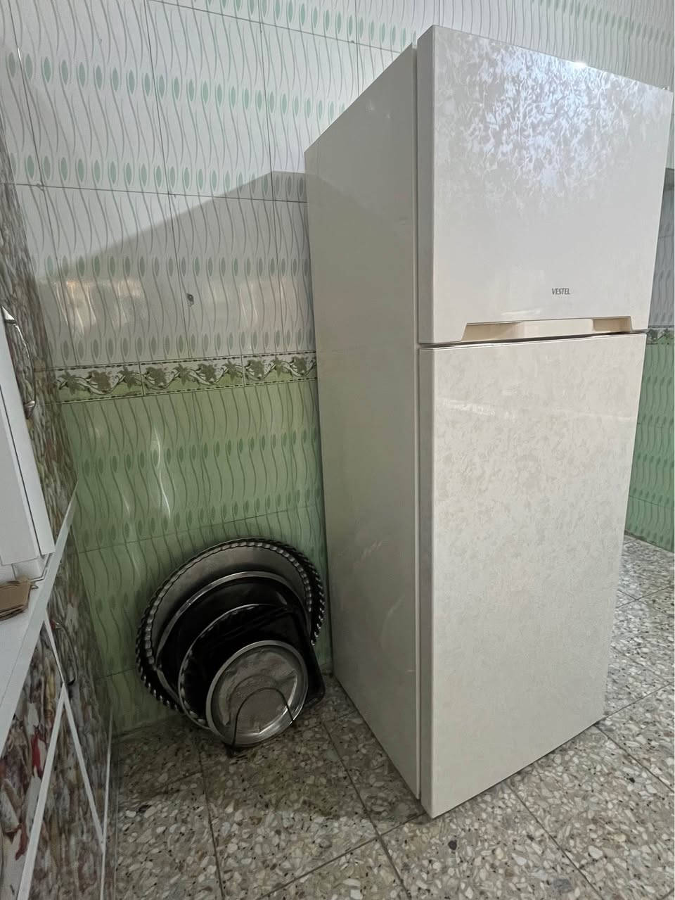 ثلاجه فستل حجم كبير شغاله وعلى الفحص سعرها 200 وبيه مجال المكان نهايه الشعله منطقه الدهله *********** بغداد, العراق
