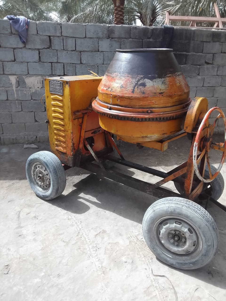 سلام عليكم خباطه للبيع  السعر خاص ***********
