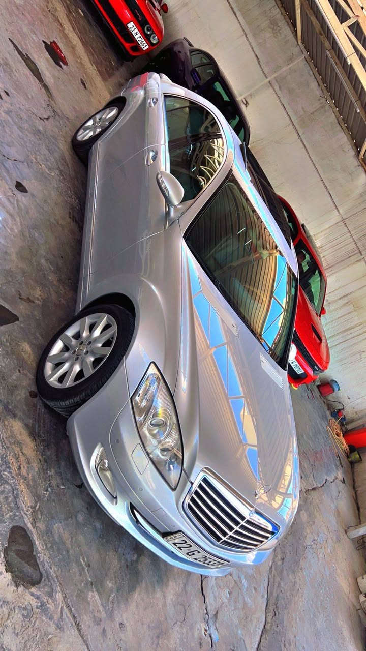 السلام عليكم مارسيدس s350 موديل ٢٠٠٨ وكاله باكجر لون سلفر مكفول من الصبغ والتبديل رقم أربيل الجديد بأسمي السياره  محرك ٦سلندر .فتحة سقف .  صندوق كهرباء .أبواب  اربعه شفط . كامره خلفيه . ناسور أمامي. حساسات أمامي وخلفي . مري كهرباء . تخم تاير جديد بيه . خمس بردات خلفيه كهرباء . لايت زينون وكشافات أمامي خلفي .اشاره بلمري . زراكات أماميه بلدعاميه .اربعه جام اوتو . مقاعد جلد كهرباء أمامي خلفي .تدفئه مقاعد أماميه . مقاعد خزن أمامي خلفي. سماعات هارلم . داخل صاج . سايد بريك كهرباء . ستيرن كهرباء .ستيرن تدفئه. كروس سرعه . تحكمات كامله جهتين . تجاوي خلفيه كهرباء . كير ٣ مود. السياره جكات هوائيه.شاشه متحركه. Cd جانجر ٦ أقراص السياره جديده بدون نقص وبأسمي السعر ١٩٨ورقه وبيه مجال للاتصال ***********
