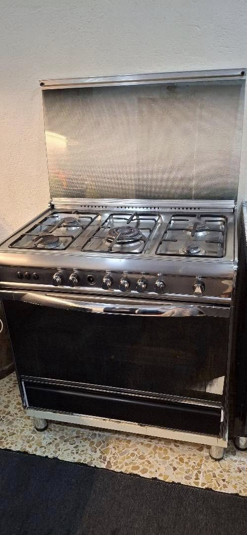 السعر 250 وبي مجال بسيط نضافه واضح بس العين البنص يحتاج تنفتح وتتنضف مكان بغداد قرب التقاعد العامه وشكرا


**إذا كنت صاحب هذا الإعلان وتريد حذفه لأي سبب، رجاءا أرسل رسالة إلى الدعم الفني**