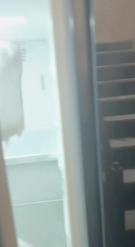 السلام عليكم...
هايه ثلاجه الريان شركة اصليه ومعتمده ثلاجه صدك قويه اخت الجديده ما بيهه شي نظيفه البيبان جام (كزاز) تحكم شاشه جديده ما صارله سنة وشويه من اشتريناهه..
سبب البيع. السفر 
السعر 650وبيها مجال
العنوان بغداد البلديات
الرقم ***********
