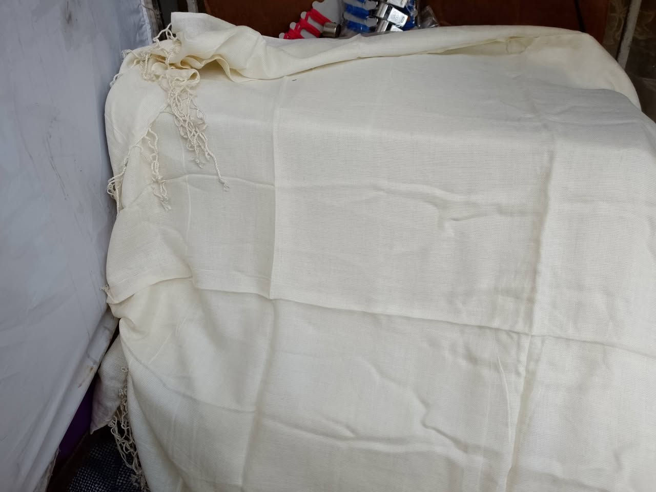 شالات نسائيه وعطر وصافورات جمله بأسعار رخيصه جداً العنوان الشرطه الخامسه رقم الهاتف ***********
