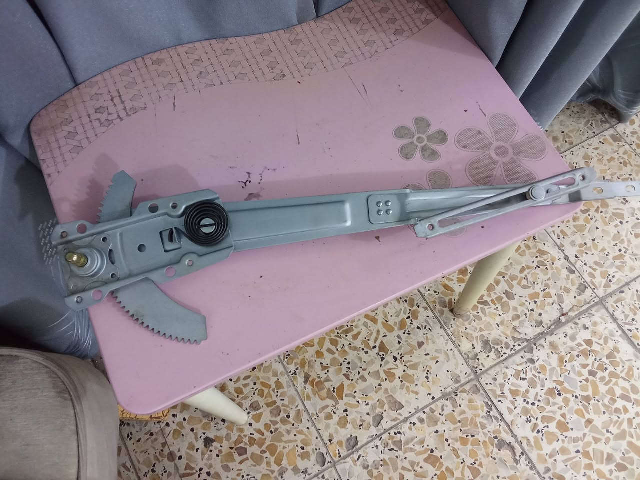 السلام عليكم
عندي مكينه مال جام باب السايق مال كيا بسته. السعر 15 ألف 
مكينه جديده ما مستخدمه
تلفون ***********
