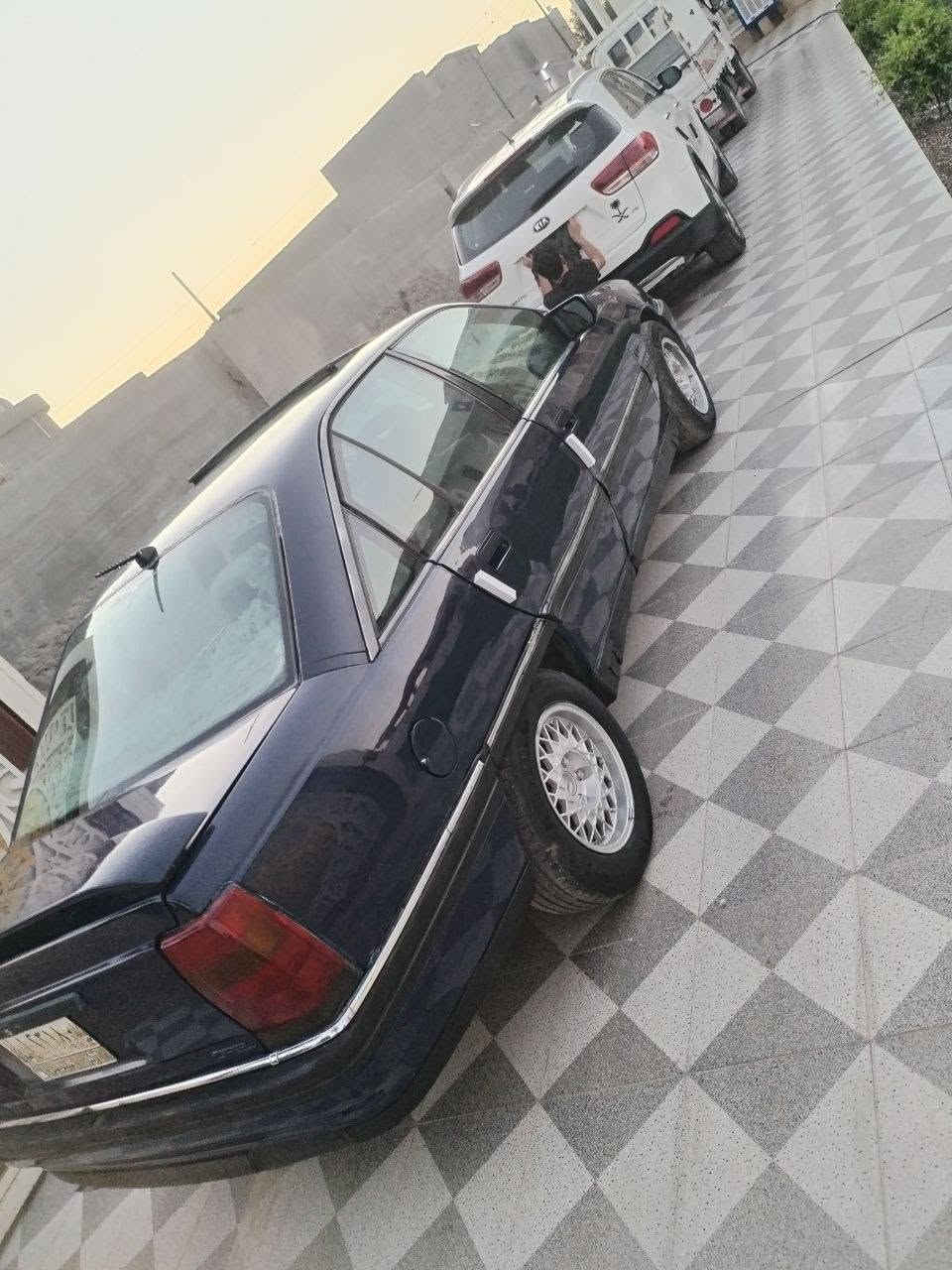 يا الله اوبل وميكه لبيع مودي1993 محرك كير تخم تاير كله جديد كهربائيات كله شغاله صدر جديد مال جناي سياره احلى من صوره سنويه عضم عاج جديده #السعر 34وبيه مجال مكان سياره رمادي الاستفسار ***********

