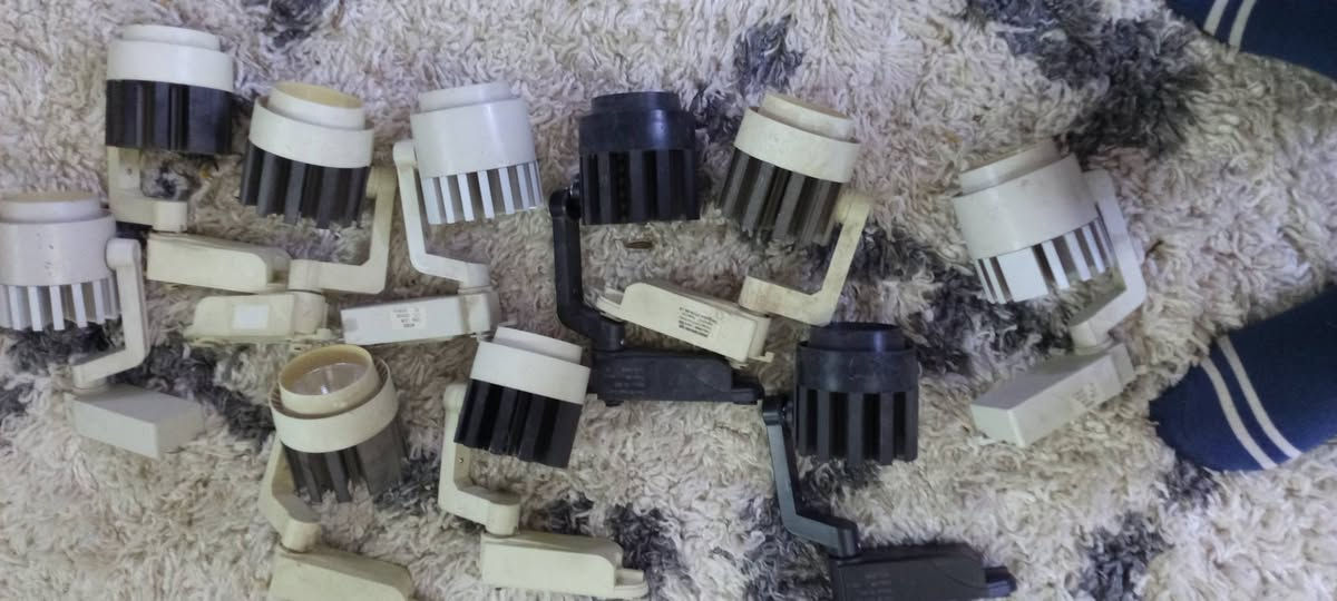 سلام عليكم هذني الغراض للبيع قيم وخذهن في ***********
