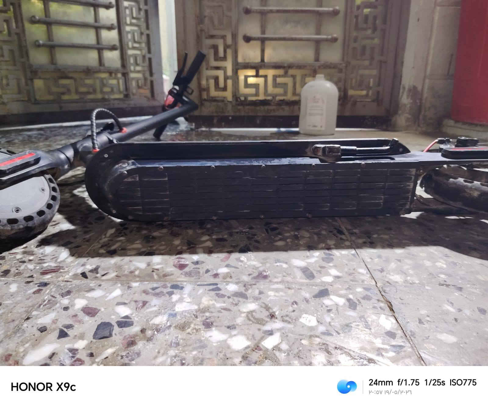 السلام عليكم اسكوتر شحن للبيع بي مشكله بل بطاريه مع تاير خلفي اي يرادله تبديل السعر ١٣٠وبيه مجال بسيط العنوان حي المهندسين للاستفسار *********** ابو جعفر
