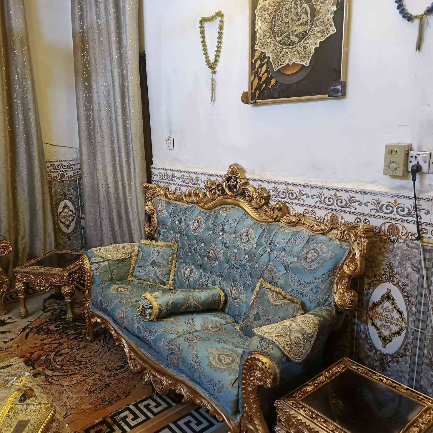 تخم زان ايراني عشر مقاعد مع سيت طبلات لون فيروزي لسعر 500بي مجال بسيط مكان مشتل شارع لمطبك *********** بغداد, العراق

