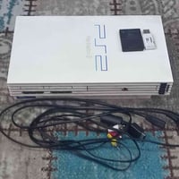 بلي 2نظيف مع كامل ملحقاتة يدات عدد 2فلاش العاب فيش بدون نقص السعر 50وب...