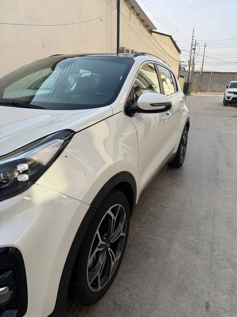 سلام عليكم
سبورتج SXT تيربو موديل 2021
فول مواصفات
كشن تدفئة تبريد
حساسات امامي خلفي 
مري شفط
سماعات هارمن
بانوراما 
هاند بريك بصمه
رادار امامي خلفي
ماشية  88 الف ميل
حادث امريكا بارد بالجاملغ الايسر
وحادث العراق تبديل باب خلف سائق وبارد باب السائق
السعر 170 وبيها مجال بسيط
***********
