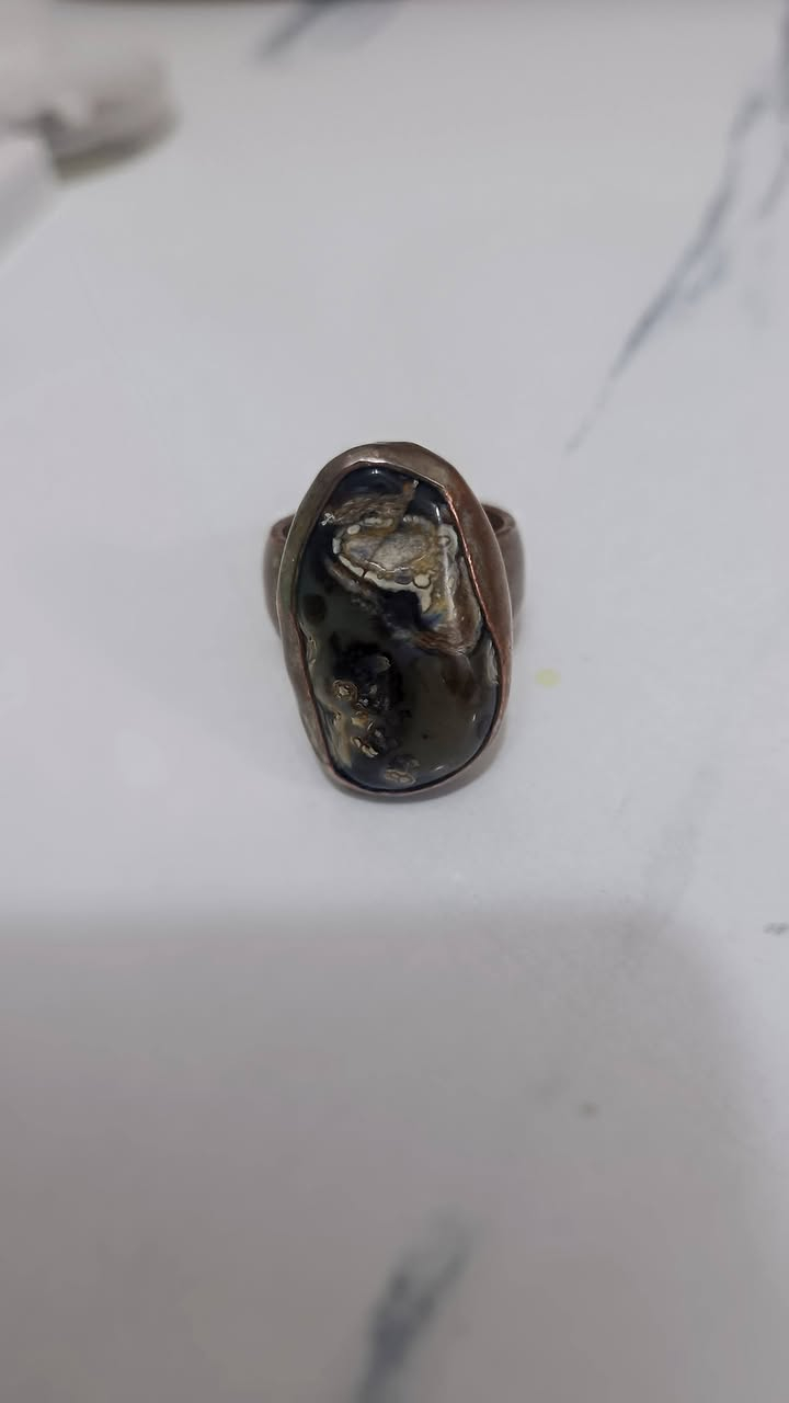 السلام عليكم هاذه الخاتم دهن ودبس
قديم كلش هاي صياغه اهلنه للبيع ***********بي واتساب
