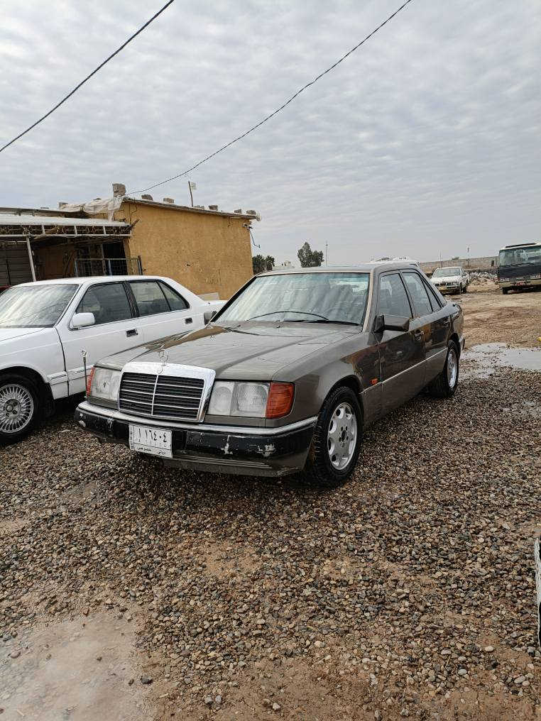 السلام عليكم
مارسدس دب 300 
الموديل 1990 
قواعد دبل شركه شرط 
محرك بطه 2500
تبريد شغال 🥶
سيارة بيها بس قطعتين صبغ
محرك كير شرط الكفاله/
سنويه بسمي تحويل مباشر 
سعر 44 ورقه وبيها مجال
العنوان ديالى خان بني سعد
*********** 📲
