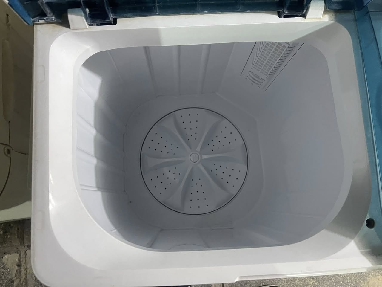 غساله استخدام كلش قليل بعدها جديده اشتريت أوتوماتيك وريد ابيعها والله السعر 125.الاتصال ‭0775 069 0221‬
