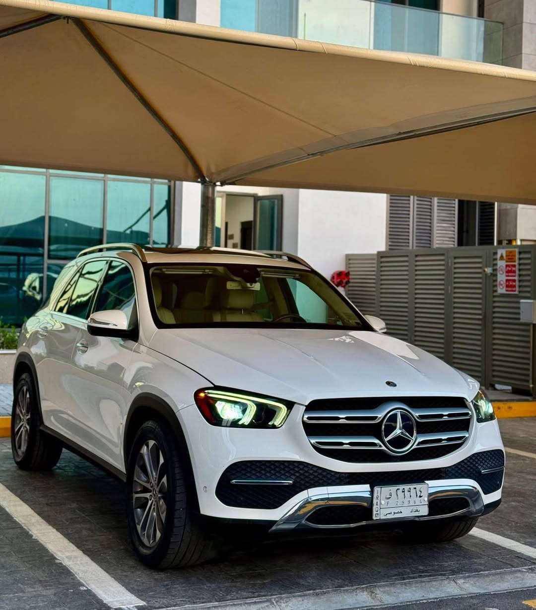 سلام عليكم مرسيدس 350  GLE
2020 موصفات 
1. فتحه سقف 
2. داخل ابيض 
3. شاشه متصله 
4. بصمه ابواب و تشغيل 
5. كشنات كهرباء + تدفئة 
6. حساسات 360 درجه 
7. سماعات بويمستر
8. صندوق كهرباء 
9. لد داخلي متغير 
10. رادارت امامي خلفي جوانب 
11. لايت متحرك مع الاستيران 
12. اتو هولد 
13. اتو بارك 
14.شاشه لمس + ماوس 
15. ماشيه 26 الف ميل
16. حادث بابين فقط مصلحات نفسهن 
17. ايرباك برده فقط مصلح 
18. رقم بغداد تحويل مباشر 
19. السعر 38500$ ورقه 
الاستفسار ***********
صور الحادث مرفقه🚘
مكان السياره بوابة العراق
