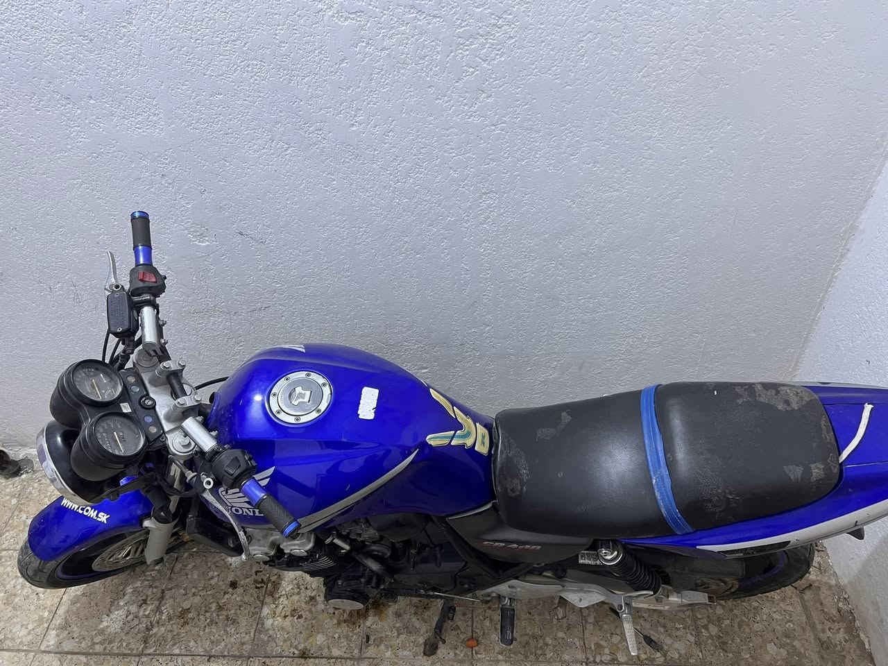 السلام عليكم دراجهً بطح للبيع النوع cb400 الجيل الثاني دراجهً نضيفه السعر خاص.     (***********).  الشراي اتصل عله الرقم
