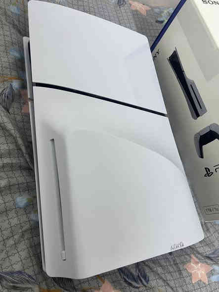 السلام عليكم … بلي فايف سلم واحد تيرا جديد كلش 
فتحته من الكارتون ما مستخدم هوايه 
سعر ٦٠٠ الف 
***********
