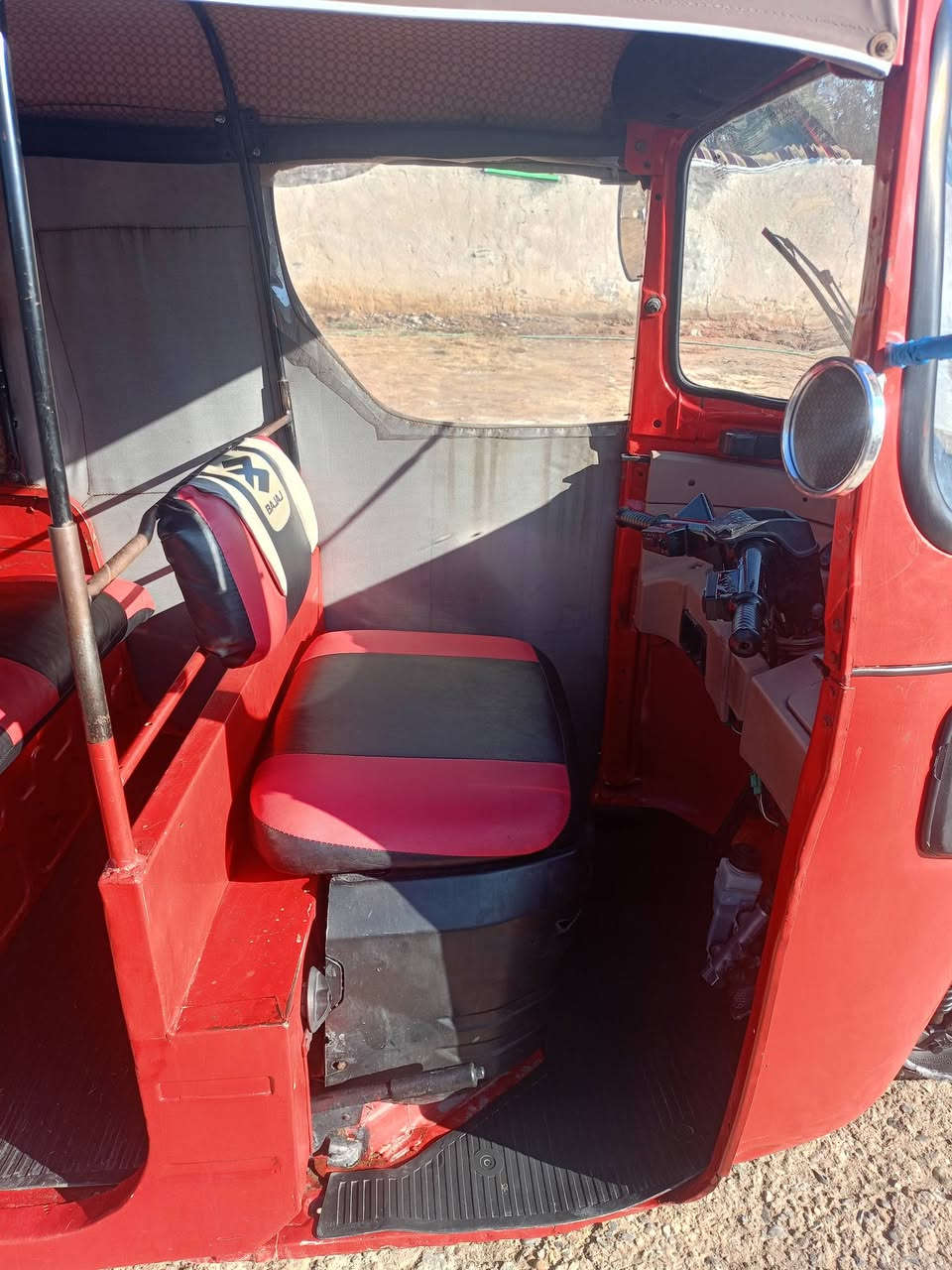 سلام عليكم تكتك للبيع كامله كهربايات كلهه شغاله محرك خير من الله حمره بسمي رقم وسنويه تحويل ثاني يوم كامله مال جناي العنوان بغداد السياحي الاستفسار سعر 5500الاستفسار ***********وبيه مجال
