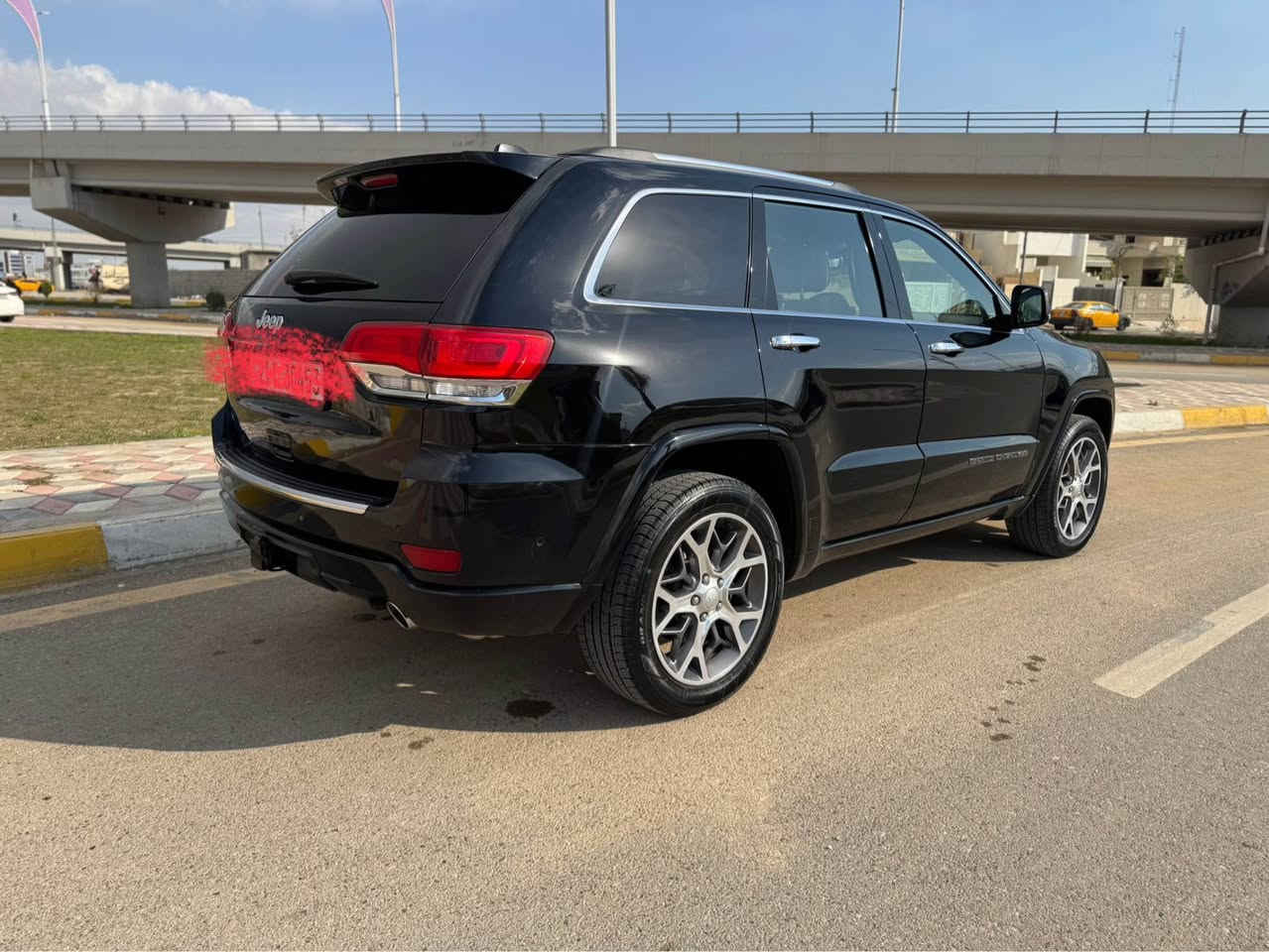 سلام عليكم
  Jeep موديل 2021
 اوفر لاند للبيع سيارة فول مواصفات 
رقم سليمانية سنويه رقم كلها جديد 
وارد امريكي داخل كلين 
مكفول من صبغ بيها 3تعديل بارد اصغار بصندوق 
مواصفات
سقف بانورما 
داخل مشمشي 
شغال
رادار امامي وخلفي وجانبي 
مرايات شفط
اوتو بارك 
سيارة جك
صندوق جك 
كشنات تدفئه وتبريد
شاشة جبير 
كشنات خزن ميموري 
لايتات اسود ديناميك 
كير محرك بشرط بدون عيب وبدون فتح صدر تبريد كلها شرط بدون عيوب سيارة ماشي 88 الف ميل شرط تحويل 
عنوان كركوك 
هاتف ☎️ ***********
سعر 275بي مجال كركوك, العراق
