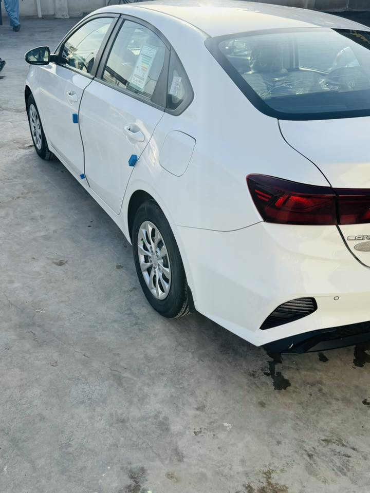 سلام عليكم
سيراتو ٢٢ 
رقم أربيل. جديد  دولي
ماشيه ٨٠ الف
محرك ١٦٠٠  
داخل لونين 
تبريد قطعتين 
١٥٥ وبيها مجال.  قليل 
سياره كلش حلوه وجديده 
***********
