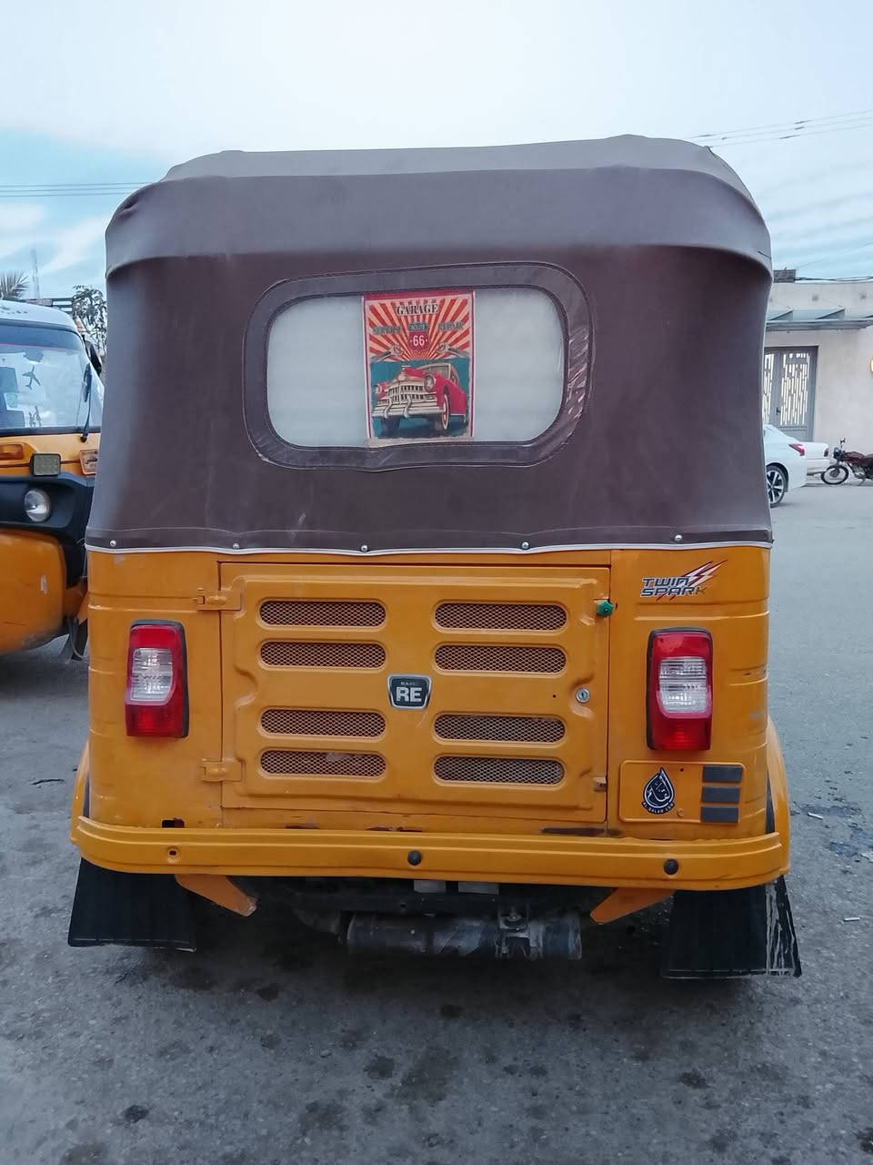 سلام عليكم تكتك ال بيع مديل 2020 اوراق كامله ما بيه أي نقص ولستفسار ***********
