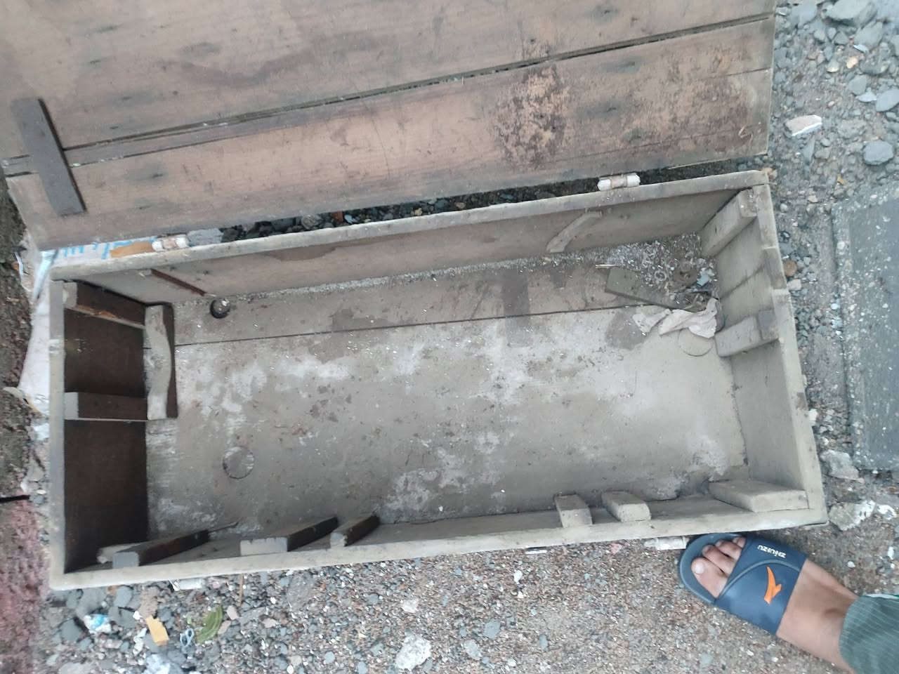 صندوك عده حجم جبير جديد لا كسر ولا فطر هوه والقفاله مالته سعر 30 مكاني بغداد تاجيات كلشي مابي بس عوزه تنضيف الن اني مخلي ب صطح ***********
