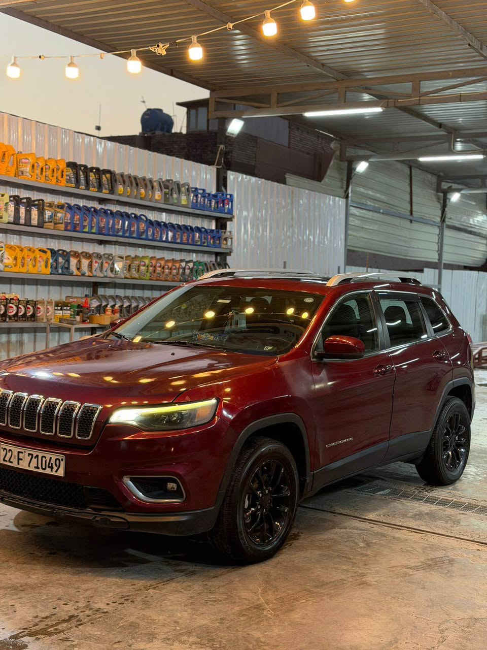 جيب كومباس
Jeep compassموديل 2021  
فول مواصفات للأخير  1/1 
ماشية 49 الف فقط  
لون ماروني
رقم اربيل 
هزة + فحص + سنويه كله جديد 
السياره بأسمي تحويل مباشر 

السياره حادثها موضح بالصور السياره بدون ايرباك 
شرط بدون دواخل 

بنوراما  على طول القمارة - كشنات جلد - رادارت 360 (امامي خلفي جانبي) - تشغيل عن بعد - نقاط عمياء   - تحديد مسار - تدفئة كشنات + ستيرن  - كشن كهرباء + بصمة تشغيل وابواب وعن بعد- قطعتين تبريد - دخول ذكي - شاشة الحجم الكبير  - اوتو ستوب - ثلاث انظمة قيادة - قيادة ذاتيه  - مثبت سرعة - اشاير بالمري -   وبعد بيها هووواي مواصفات 

السيارة جديدة بمعنى الكلمة وبالواقع لونها بعد احلى من الصور وجاهزة 100% 
 كل التفاصيل مذكورة بالكامل 
مكانها بغداد - السيديه
‏‎
السعر  24 مليون وبي مجال قليل 
التواصل *********** بغداد, العراق
