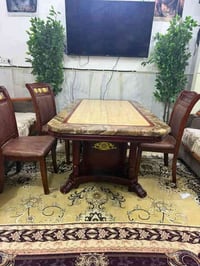 ميز طعام مرمر ثقيل شي مميز ومع 6 كراسي نضيف وخشب درجه اوله للبيع والسع...